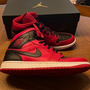 Jordan 1 Mid Reverse Bred